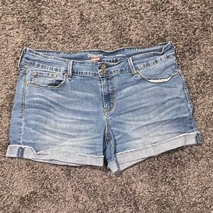 Women Levi’s Modern Jean Shorts